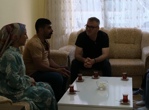Belediye evi yanan vatandaşa destek oldu