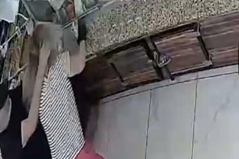 Bıçakla saldırmıştı adli kontrolle serbest kaldı