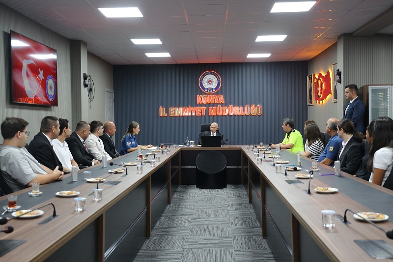 Konya Emniyet Müdürü başarılı öğrencilerle bir araya geldi
