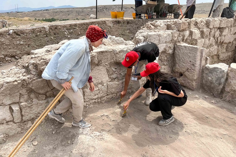 Gençler arkeoloji ve kazı deneyimi yaşadı