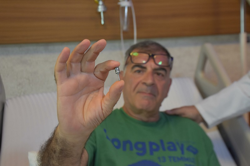 Akciğerinden diş implantı çıktı