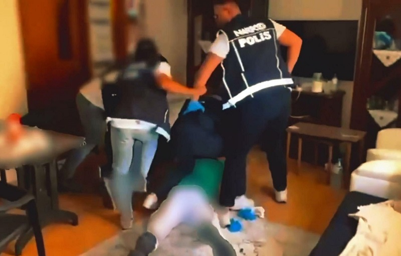 İzmir'de 127 kilo bonzai ele geçirildi