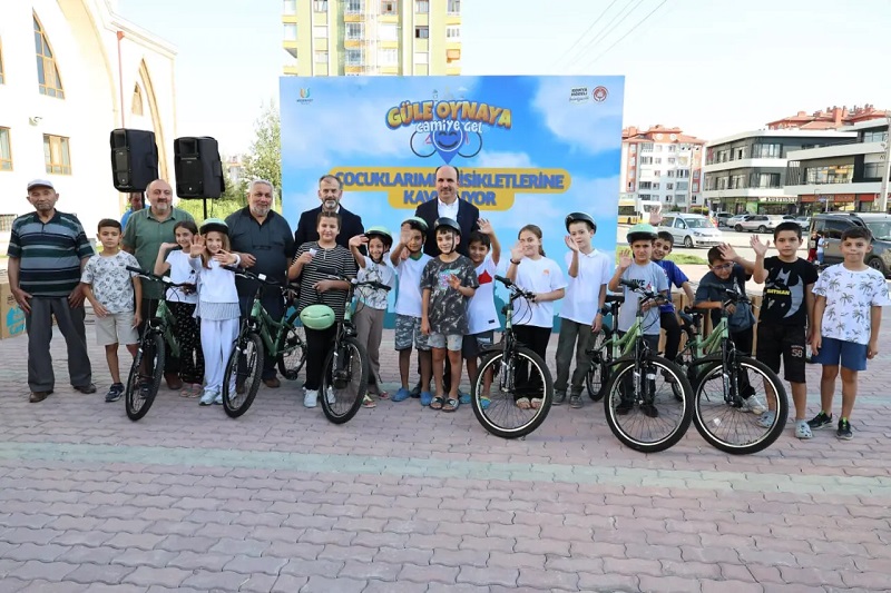 Sabah namazına gidip bisiklet kazandılar