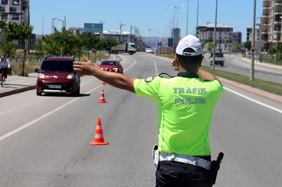 Bakan Uraloğlu'na trafik cezası