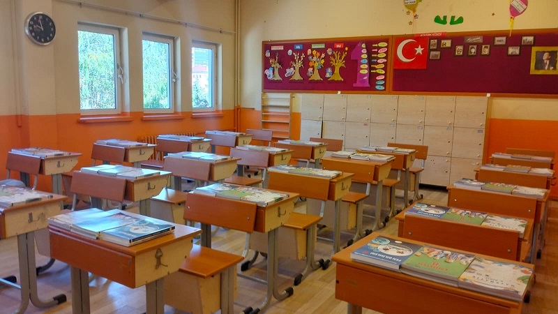 Ders kitapları okullara dağıtıldı