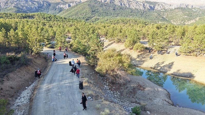 Barajın etrafı temizlendi