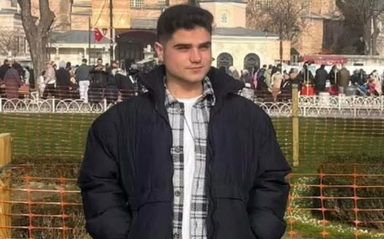 Harçlığını çıkartmak isterken canından oldu