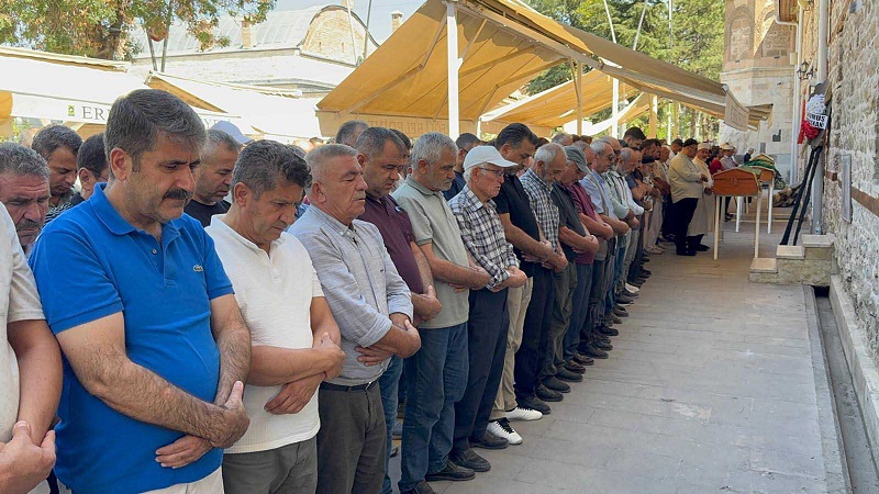 Kazada ölen 3 kişi toprağa verildi