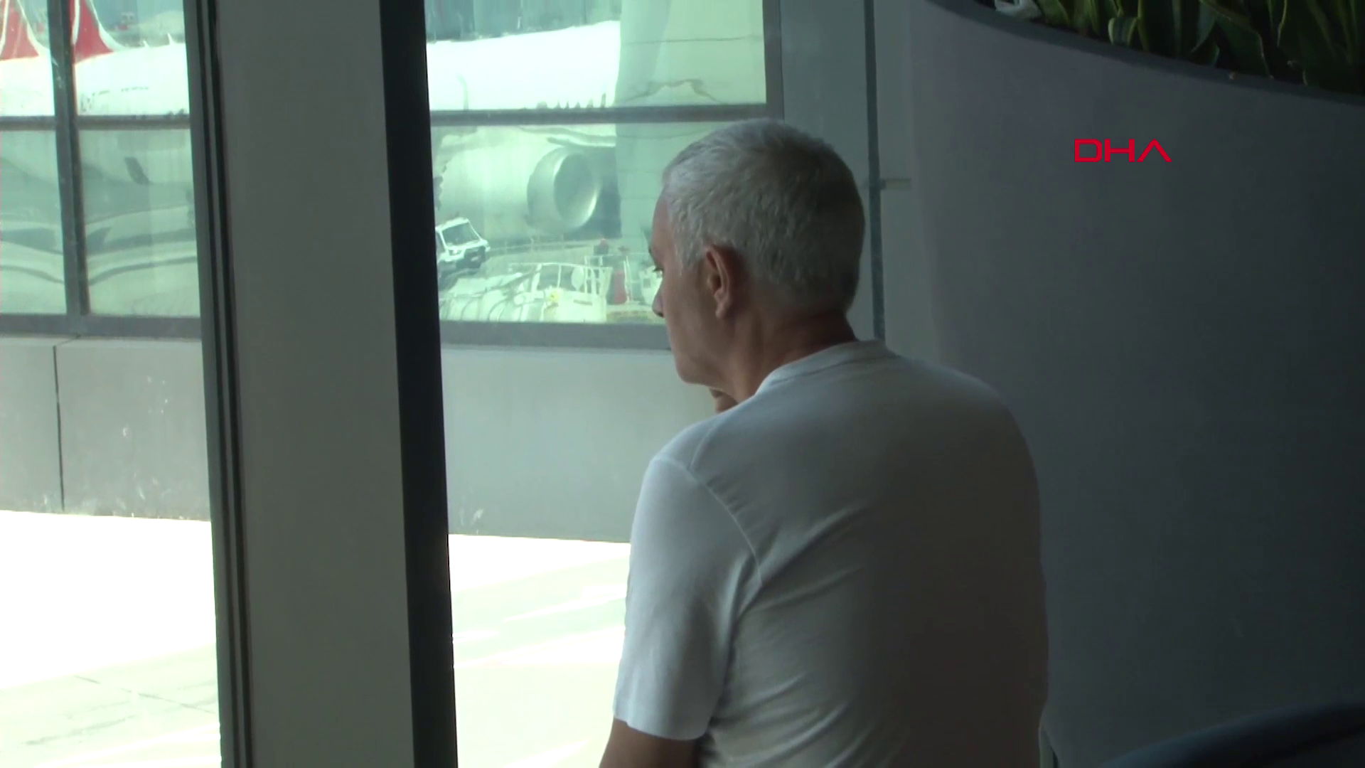 Mourinho tek başına Türkiye’den ayrıldı