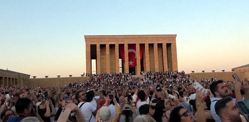 Anıtkabir'i 30 Ağustos'ta 639 bin kişi ziyaret etti