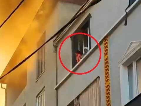 Yangından böyle kurtuldular! O anlar kamerada
