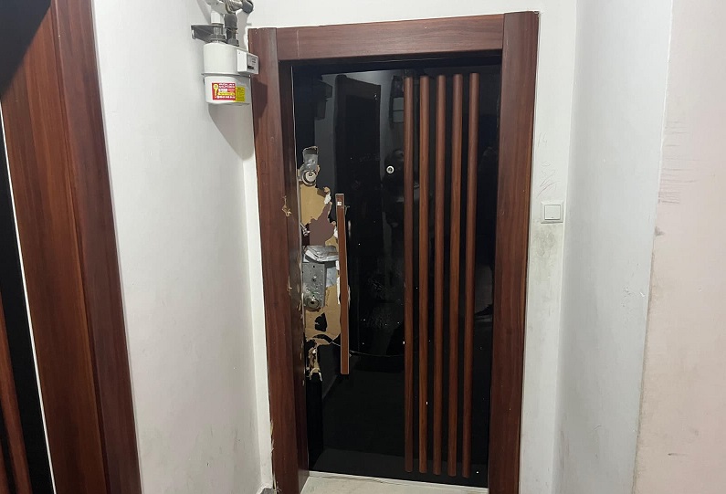 2 oğlunu bıçakla yaralayıp intihara kalkıştı