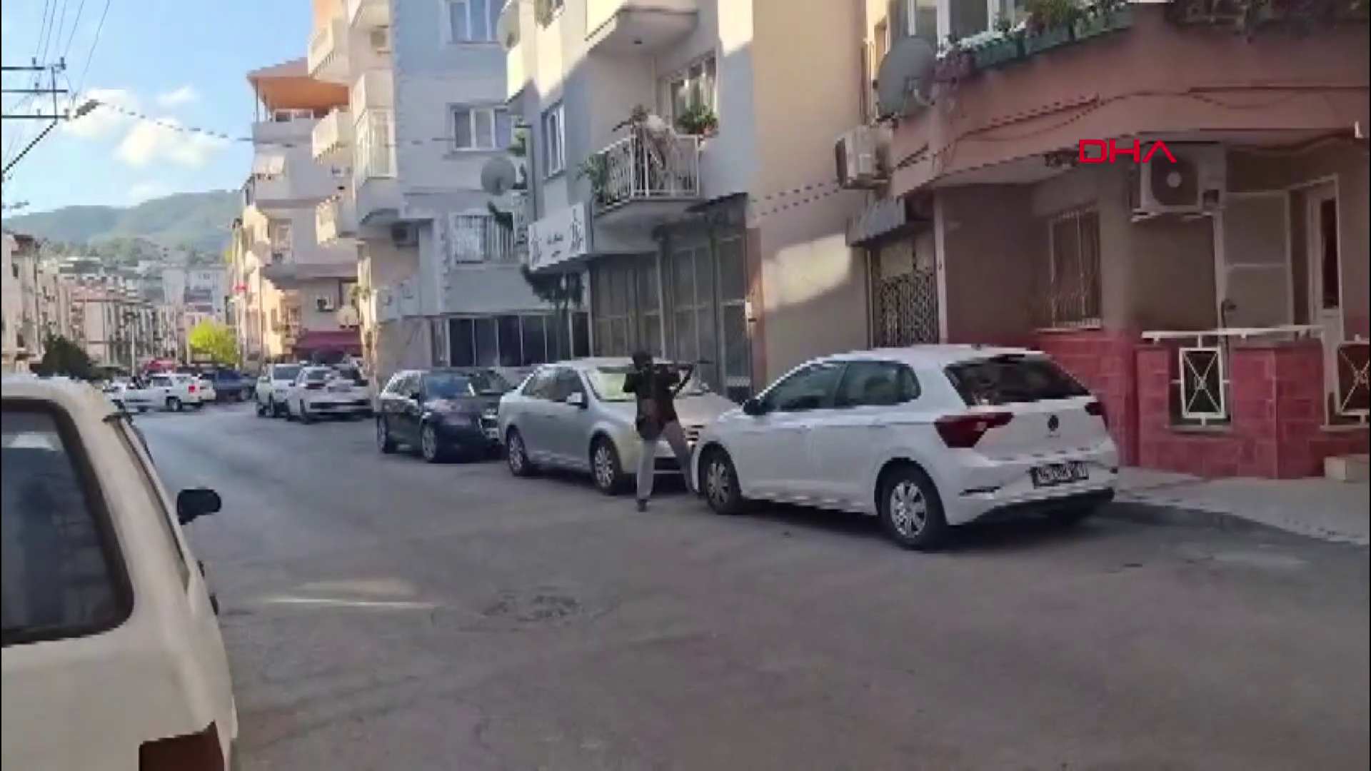 Saldırganın etkisiz hale getirilme anları kamerada!