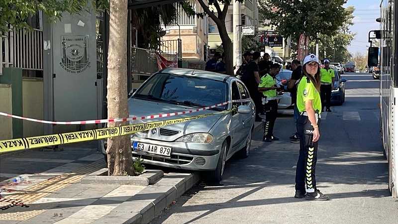 Şanlıurfa’da otomobil durağa daldı