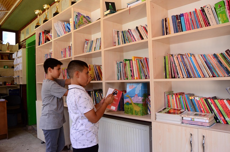 Kitap okuyana ücretsiz tıraş