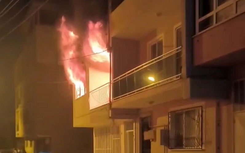 Evini ateşe verdi: 1 ölü 1 yaralı