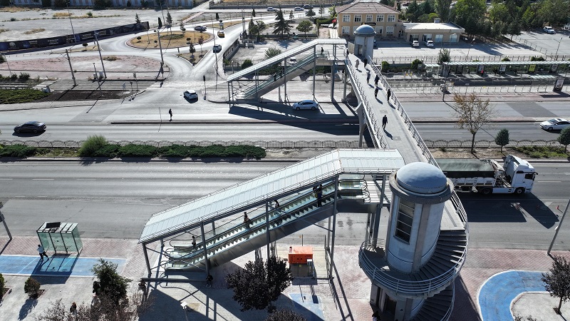 Üstgeçit yenilendi