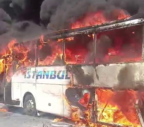 Yolcu otobüsü alev alev yandı