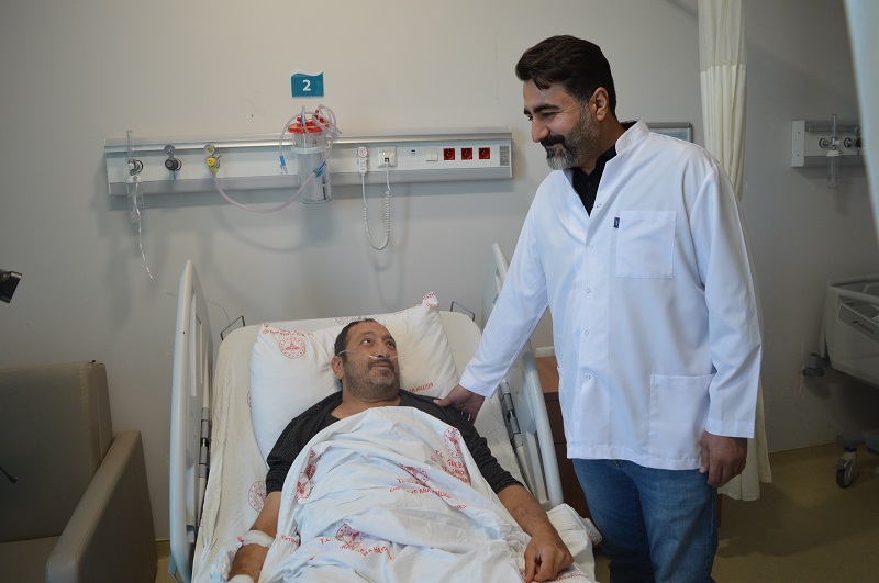 6 kiloluk böbrek ameliyatla çıkarıldı