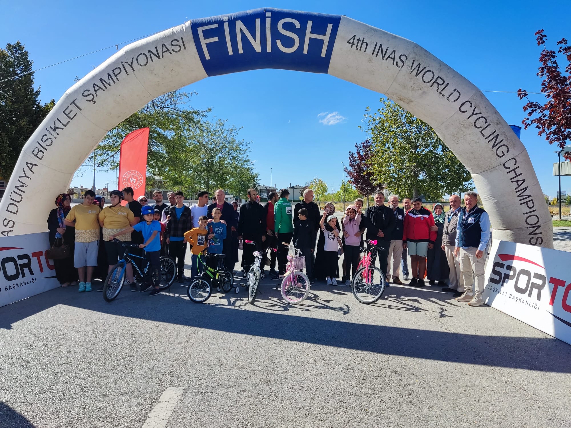 Özel çocuklar için bisiklet yarışı