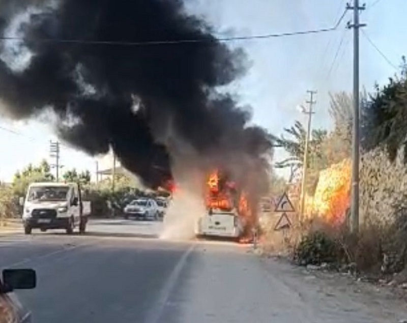 Mersin'de öğrenci servisi yandı