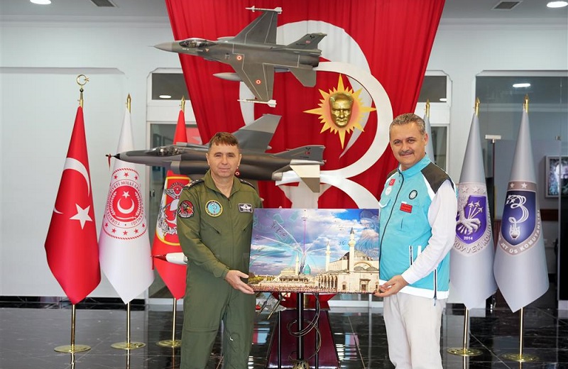 Doç. Dr. Yavuz'dan 3’üncü Ana Jet Üs Komutanlığına ziyaret