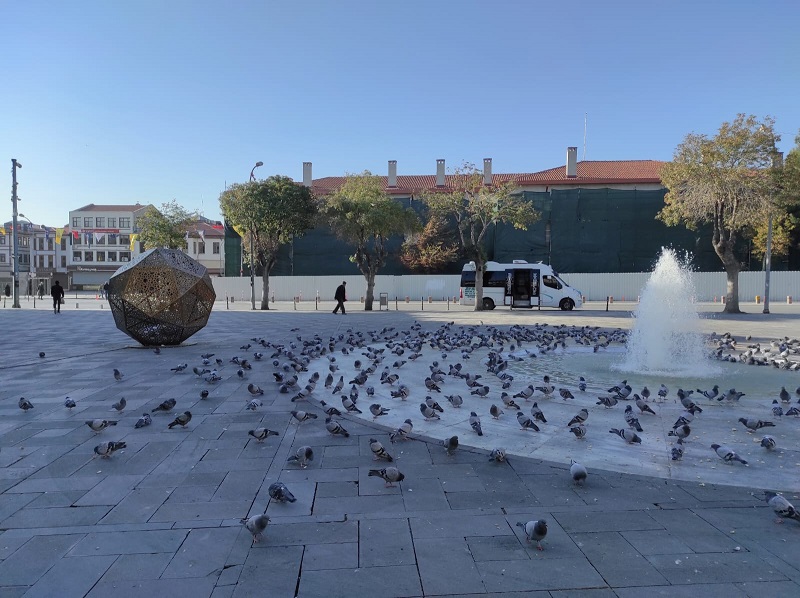 Süs için konulan küpü çöp kutusu zannettiler!