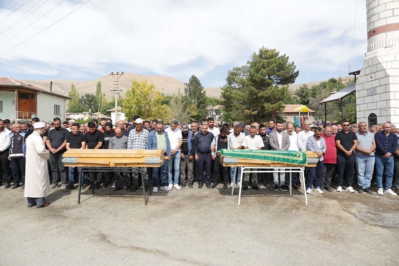 Kazada ölen ikizlere acı veda