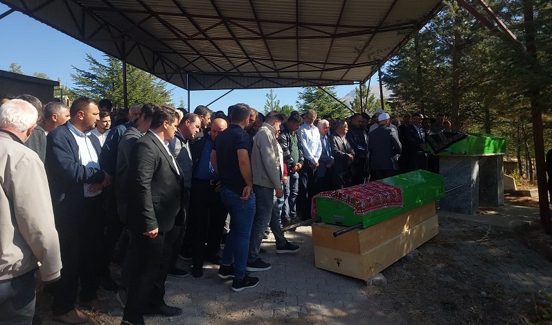 Dükkandan sızan gazdan zehirlendiler