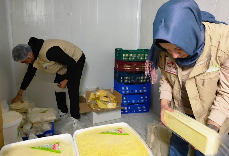 Tonlarca bozuk süt ürünü imha edildi