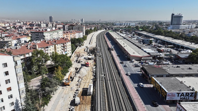 Banliyö hattında çalışmalar sürüyor