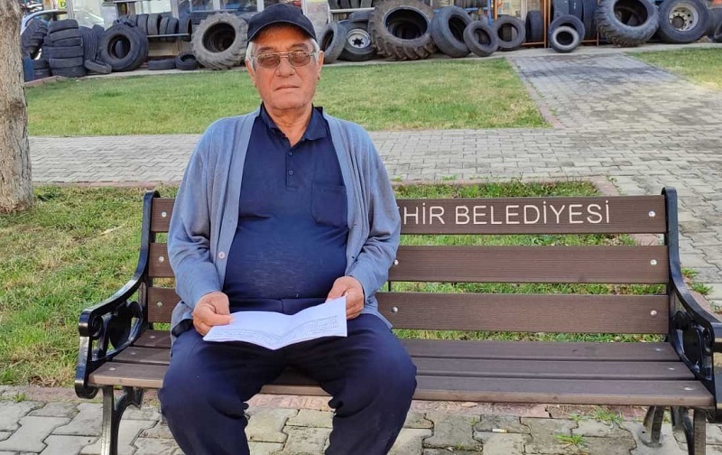 Yaşadığını ispatlamaya çalışıyor
