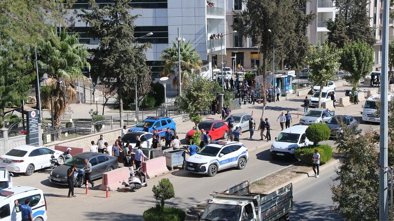 Adıyaman'da adliye önünde kavga