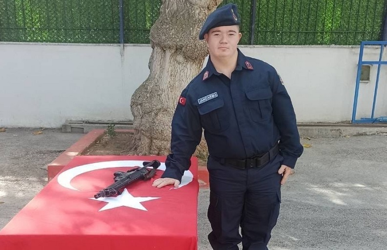 Jandarma Emirhan'ın hayalini gerçekleştirdi