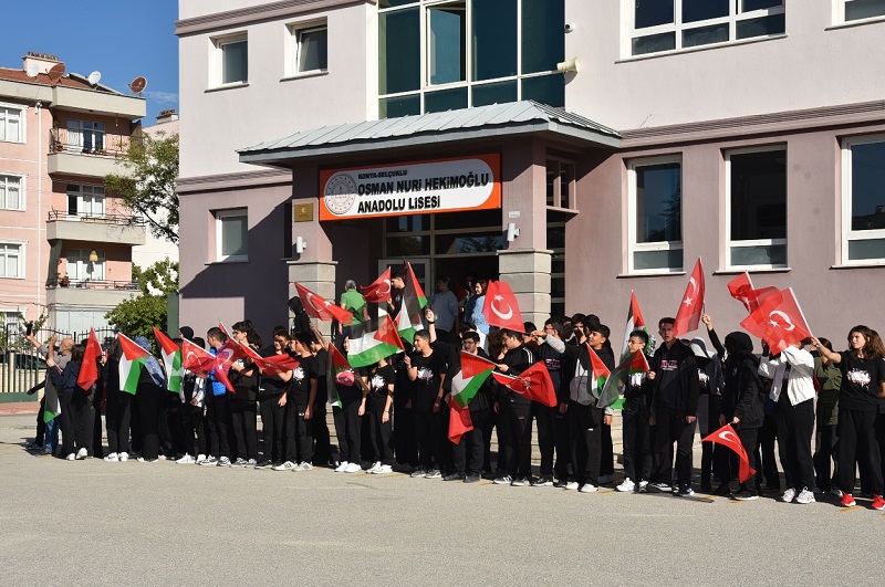 Okullarda kalpler Filistin için attı