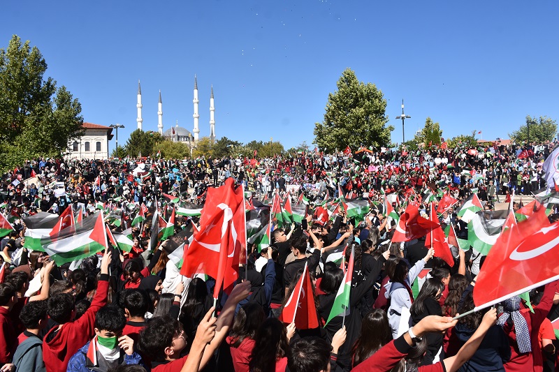 Sivas'ta 5 bin öğrenci Filistin için yürüdü