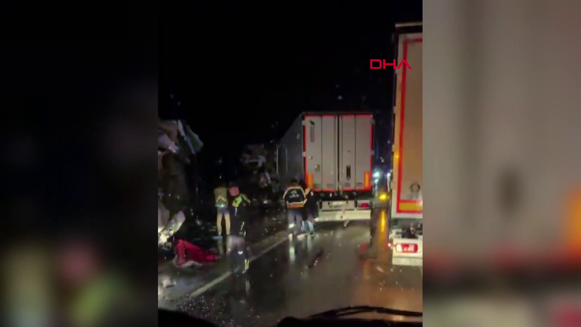 Beyşehir'de kamyonet TIR ile çarpıştı