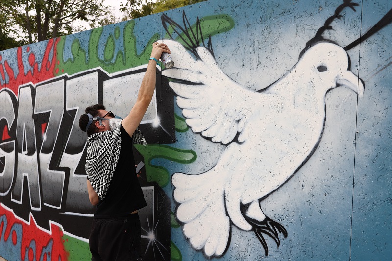 Gönüllü grafiti sanatçıları “Gazze” için çizdi