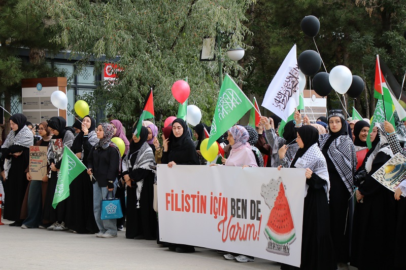 NEÜ öğrencileri Gazze için tek yürek oldu
