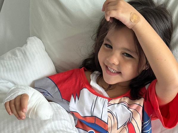 Parmağı anaokulunun demir kapısına sıkıştı