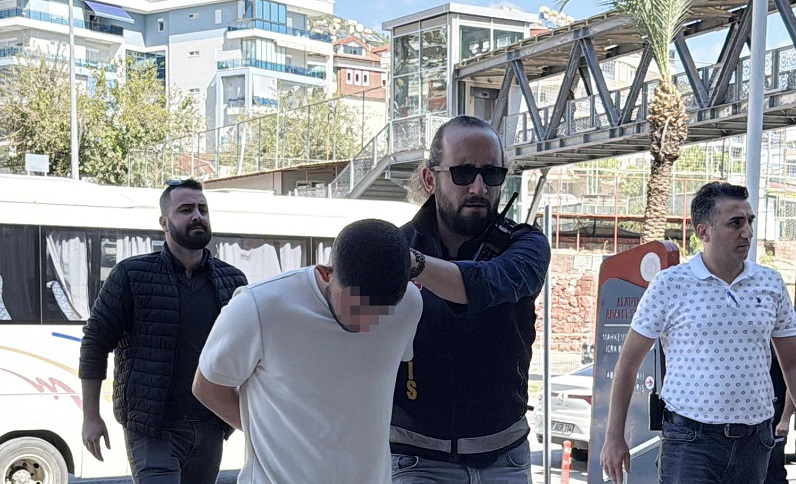 Uçurumda bıçaklanmış cesedi bulundu