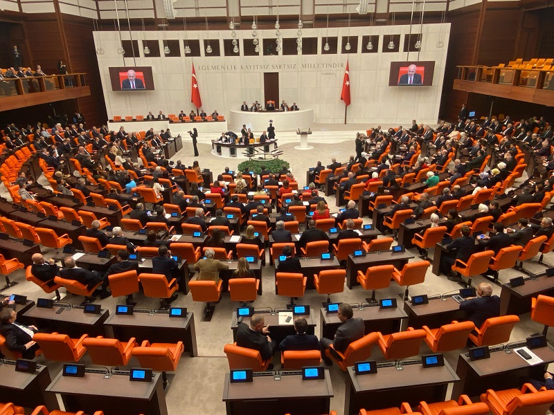 TBMM’de 'mandacı' ve 'alçak' tartışması