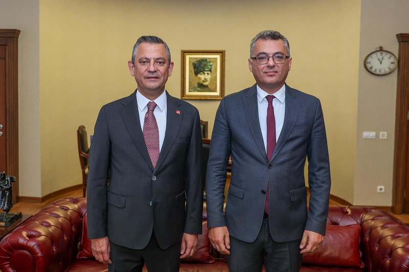 Özgür Özel'den kutlama mesajı