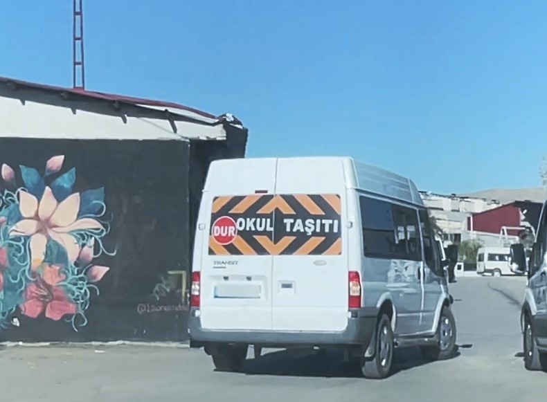'Okul taşıtı' yazan minibüste metamfetamin ele geçirildi