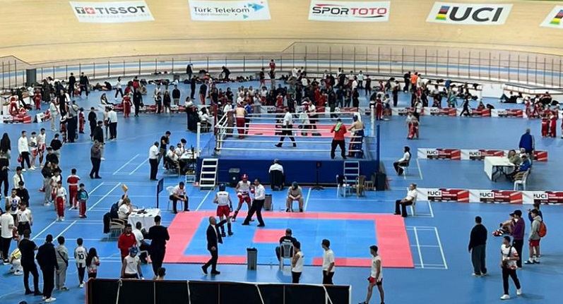 Kick boksun kalbi Meram'da attı