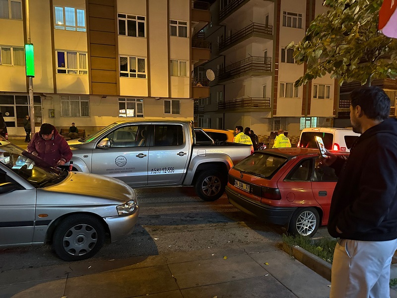 Yol verme kavgasında bıçaklandı