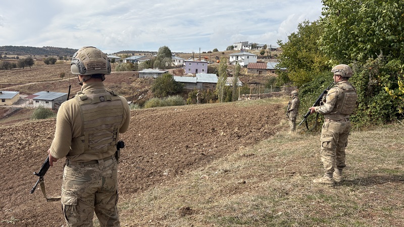 Komşusunu tabancayla öldürdü