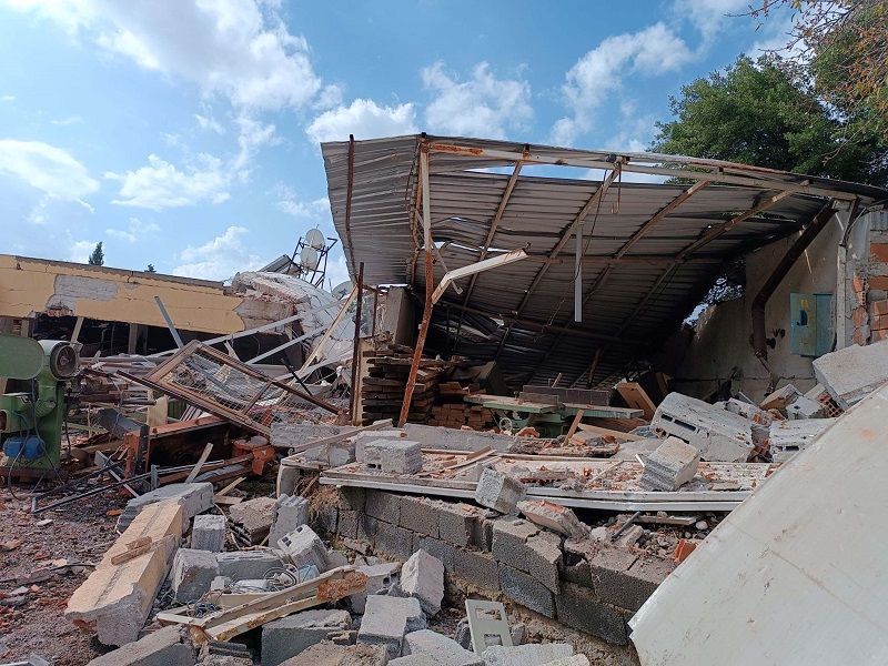 İzmir'de müstakil evde patlama