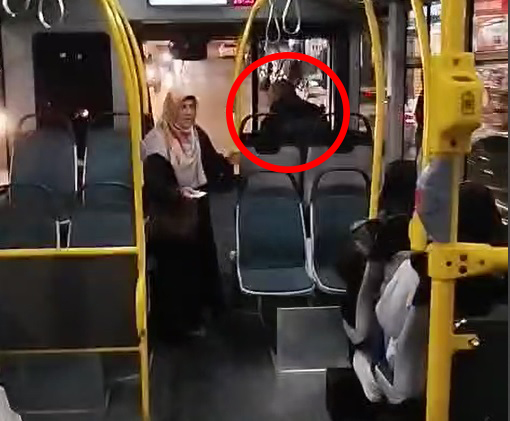 Şehit babasına hakaret etti