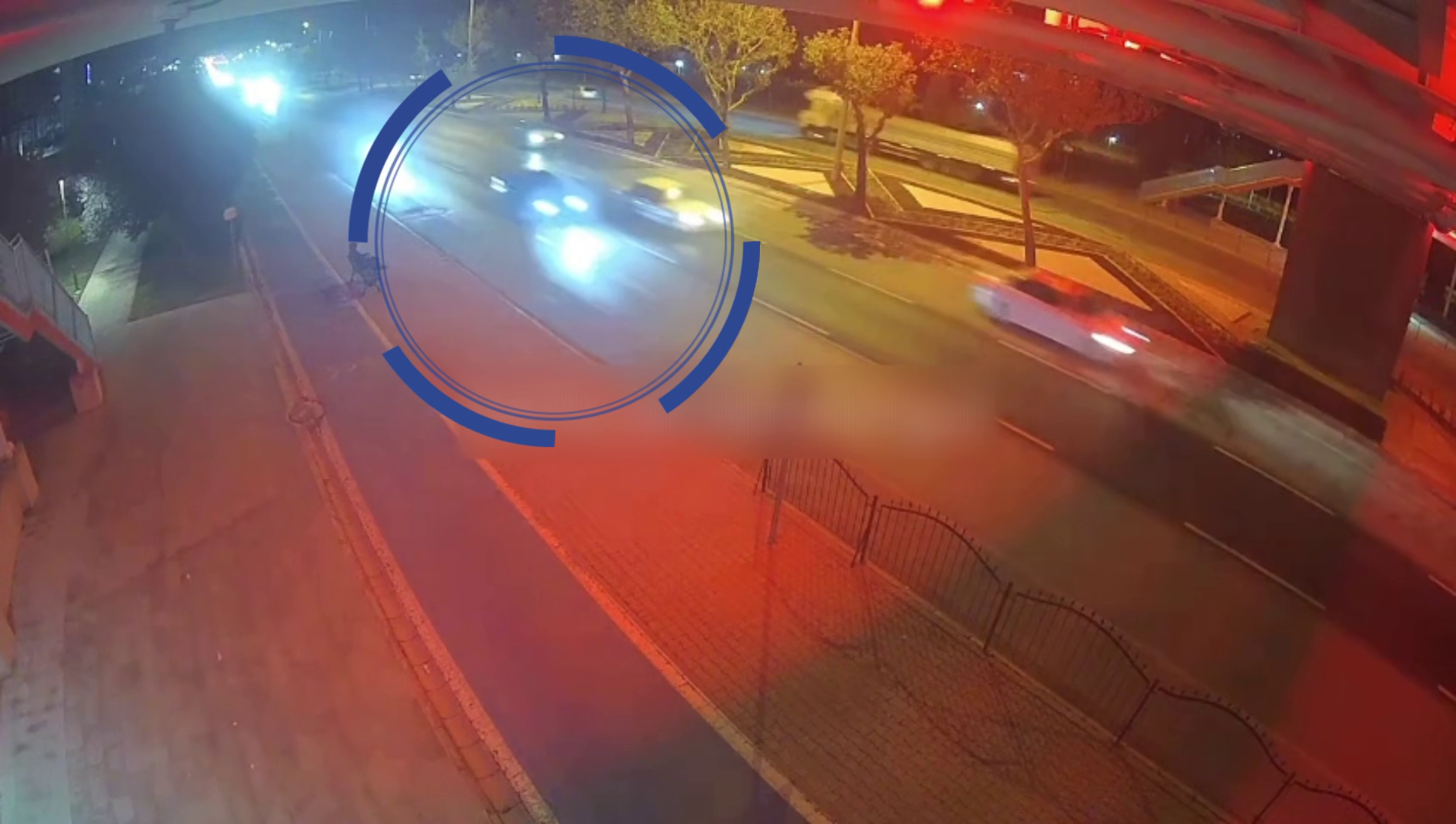Tehlikeli yarış trafik ekiplerine takıldı